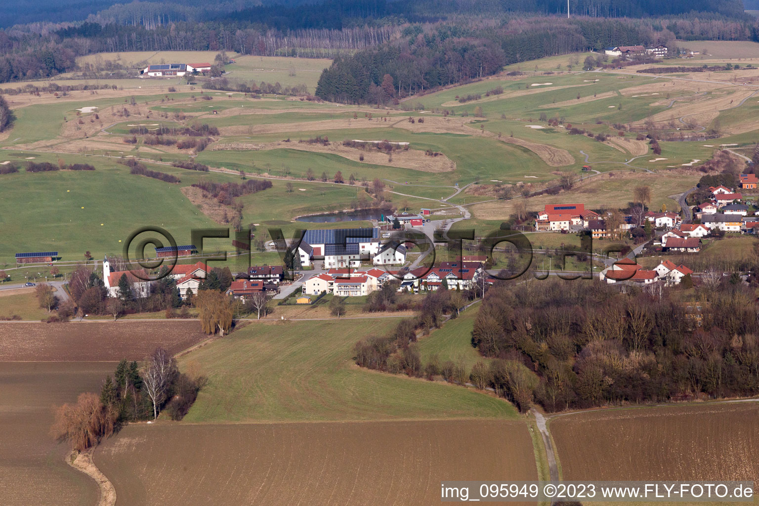 Schrägluftbild von Bad Birnbach im Bundesland Bayern, Deutschland