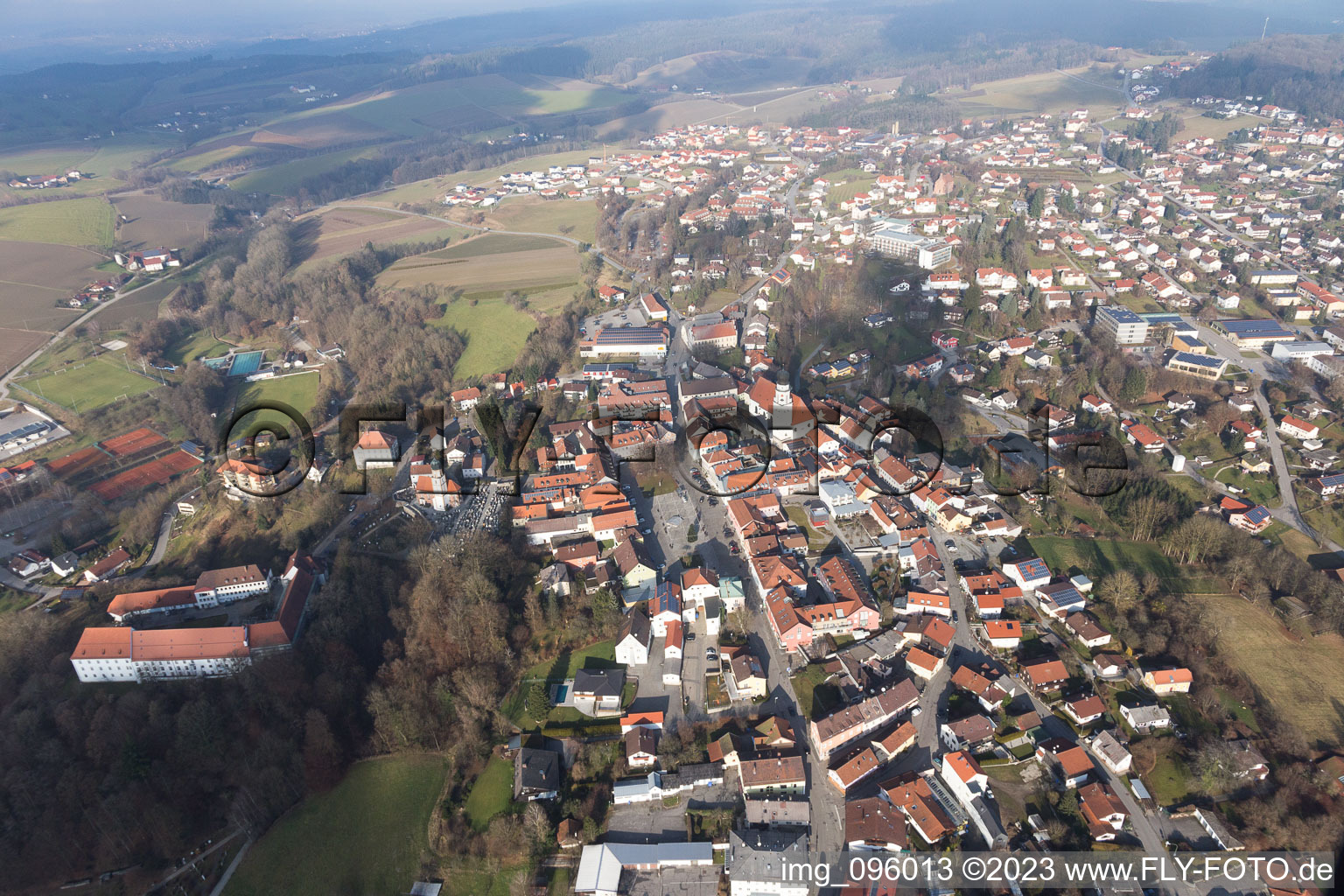 Schrägluftbild von Bad Griesbach im Rottal im Bundesland Bayern, Deutschland