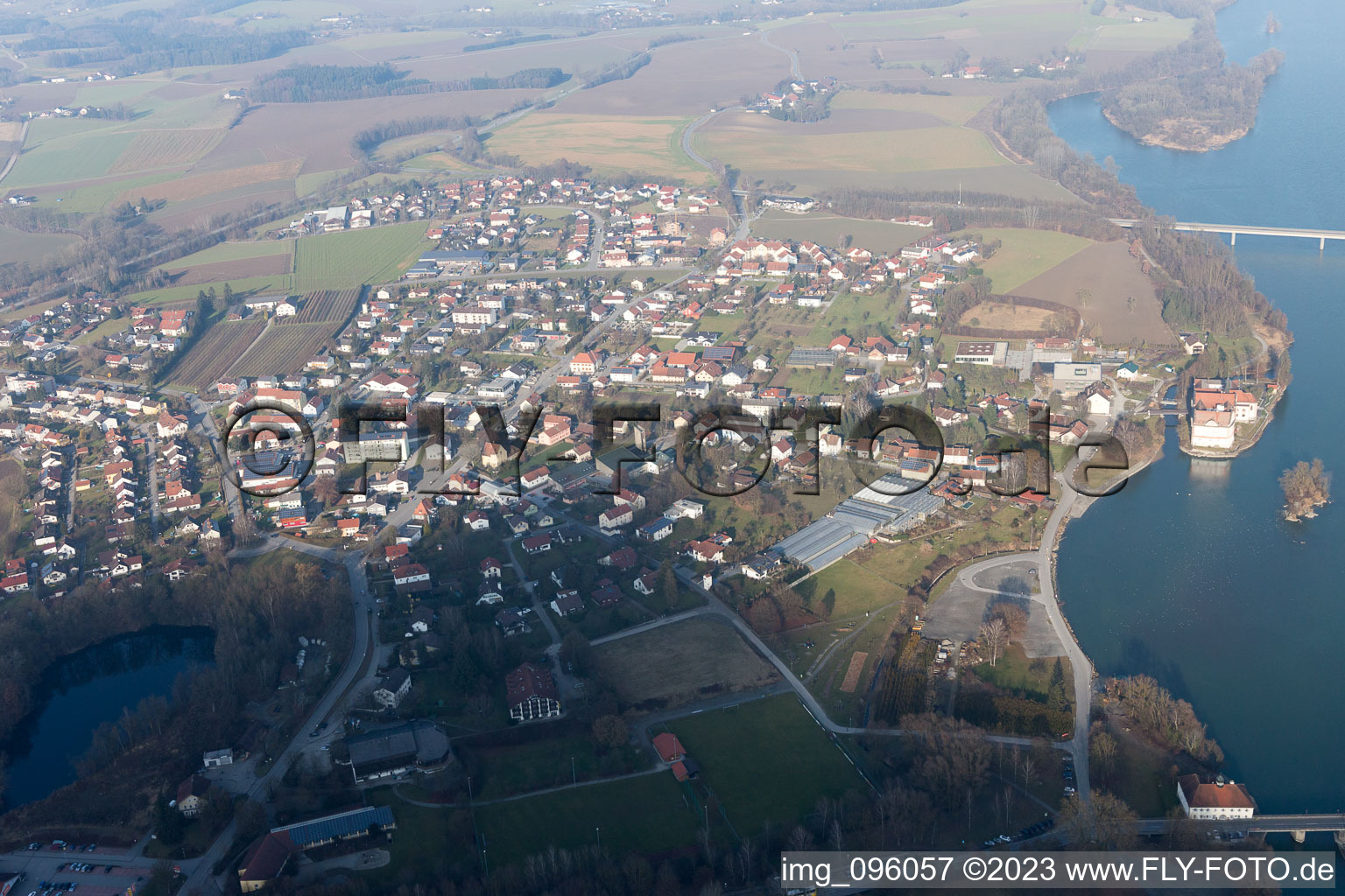 Neuhaus am Inn im Bundesland Bayern, Deutschland aus der Drohnenperspektive
