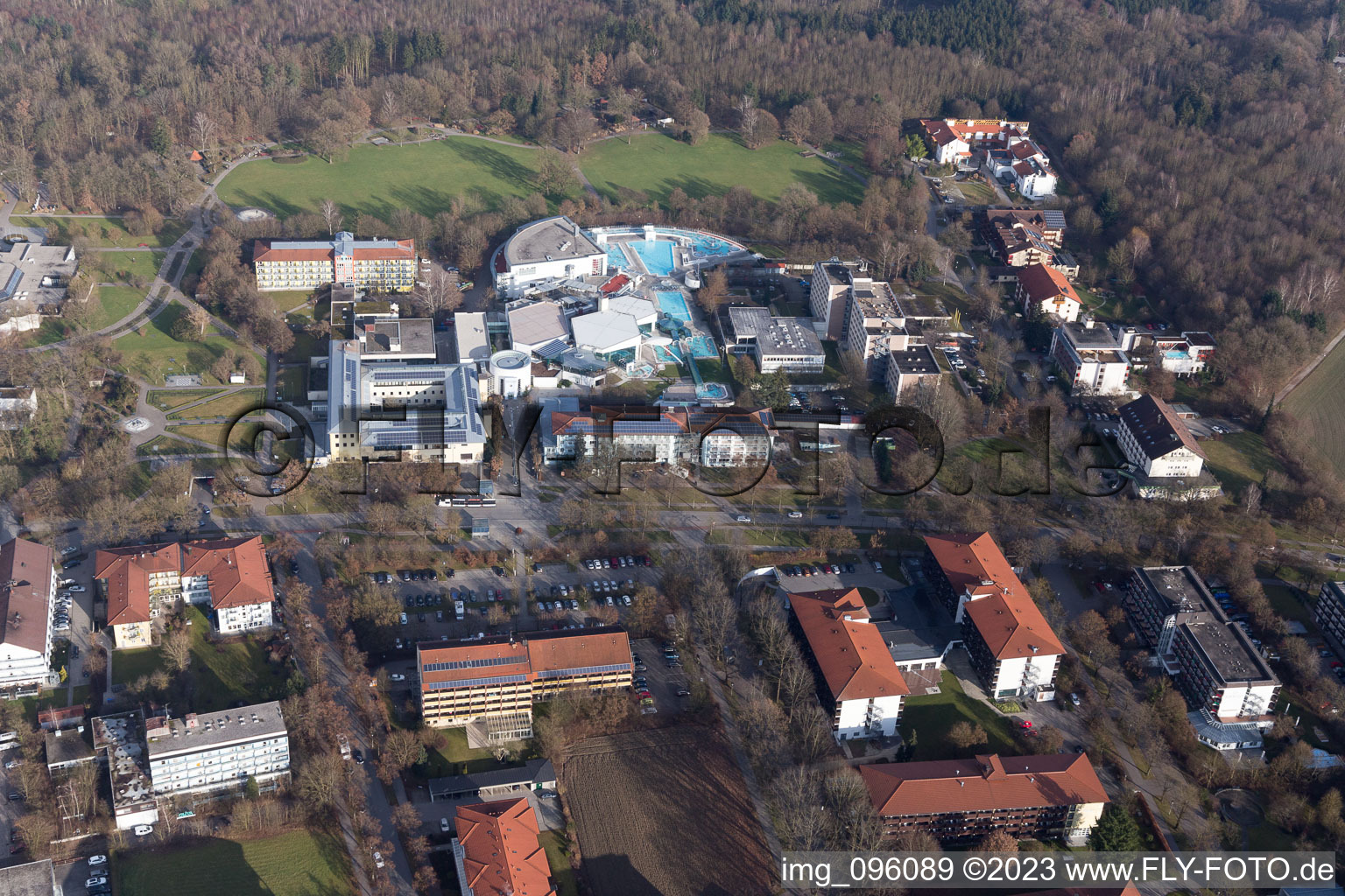 Bad Füssing im Bundesland Bayern, Deutschland von der Drohne aus gesehen