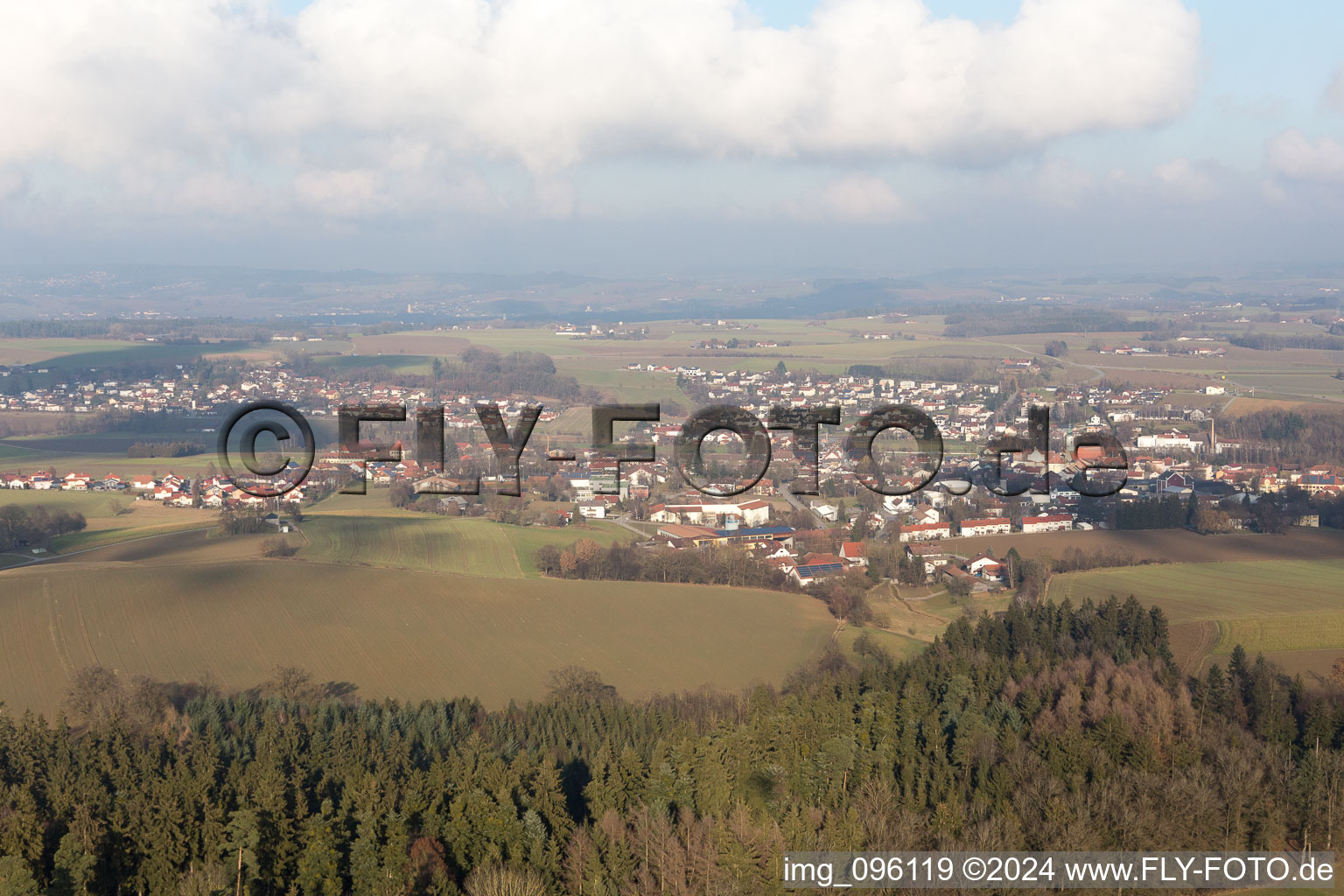 Schrägluftbild von Rotthalmünster im Bundesland Bayern, Deutschland