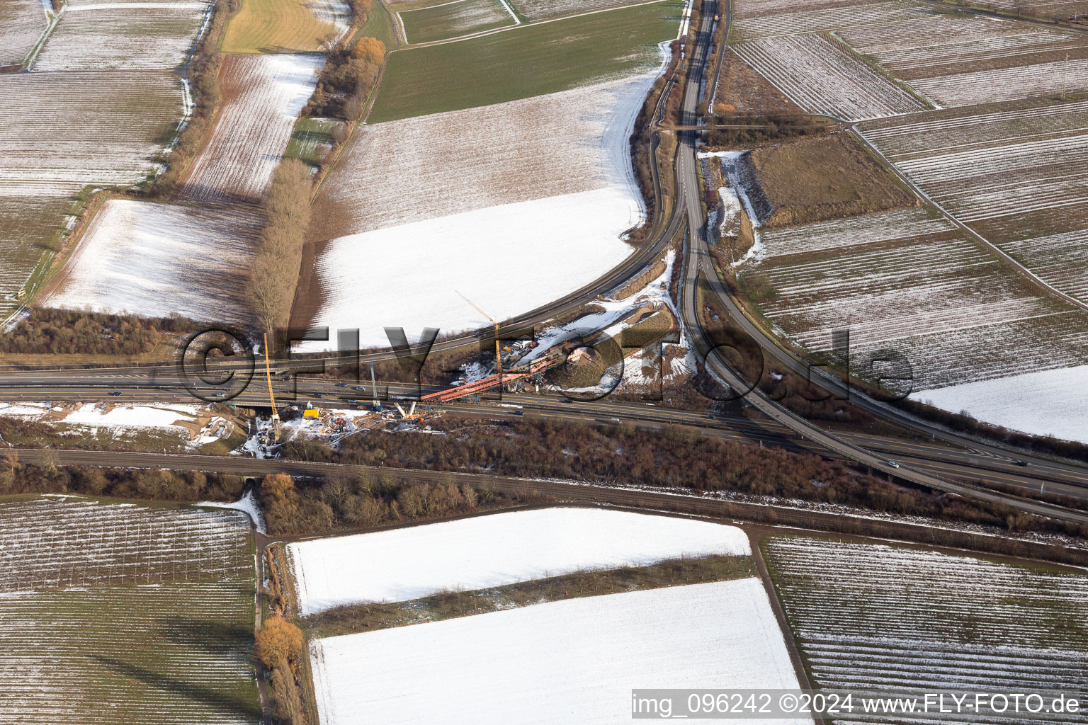 Baustelle zur Erweiterung der Verkehrsführung an der Autobahnabfahrt der BAB A65 in Landau in der Pfalz im Ortsteil Dammheim im Bundesland Rheinland-Pfalz, Deutschland