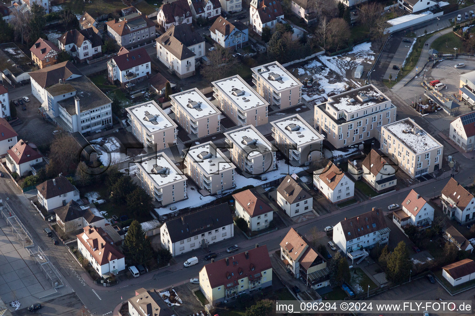Gebäude- Ensemble- Baustellen zum Neubau eines Stadtquartiers 'Im Stadtkern' in Kandel im Bundesland Rheinland-Pfalz, Deutschland von einer Drohne aus