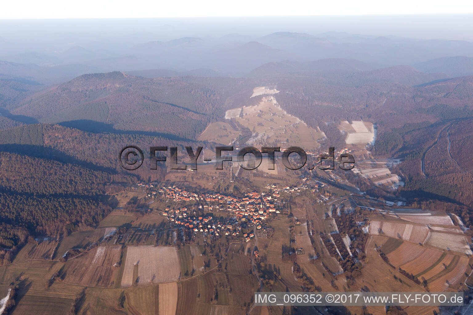 Luftaufnahme von Wingen im Bundesland Bas-Rhin, Frankreich