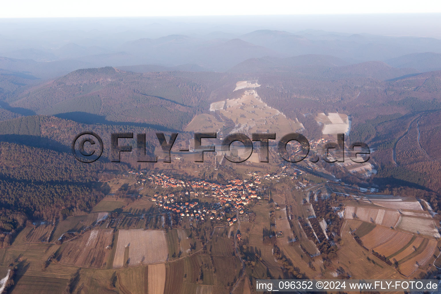 Luftaufnahme von Wingen im Bundesland Bas-Rhin, Frankreich