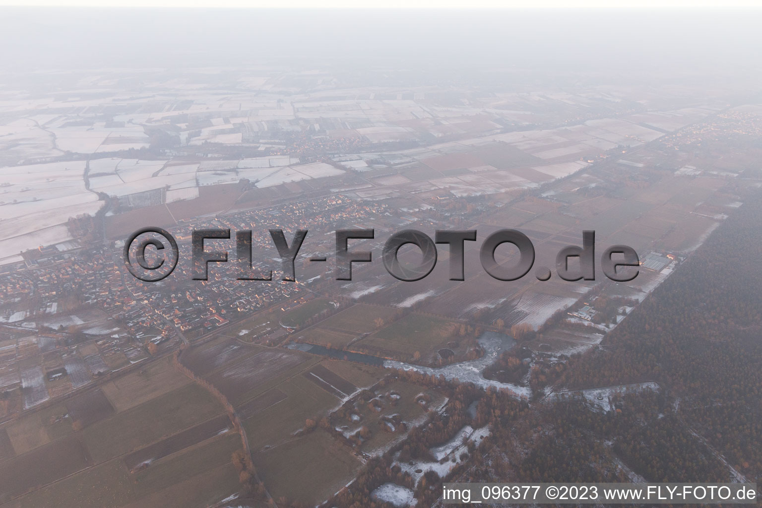 Steinfeld im Bundesland Rheinland-Pfalz, Deutschland aus der Drohnenperspektive