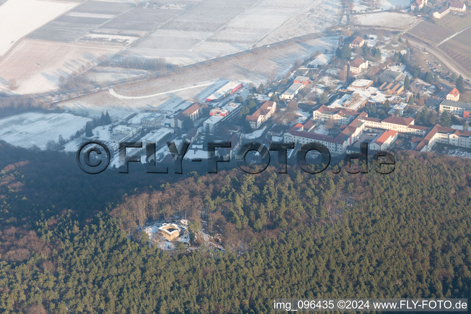 Klingenmünster im Bundesland Rheinland-Pfalz, Deutschland von einer Drohne aus