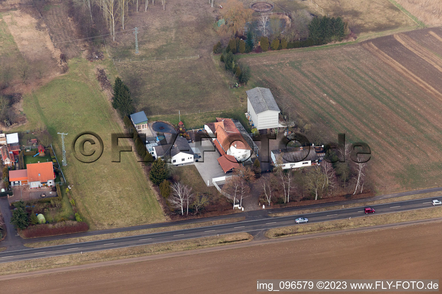 Höfen im Bundesland Rheinland-Pfalz, Deutschland von der Drohne aus gesehen