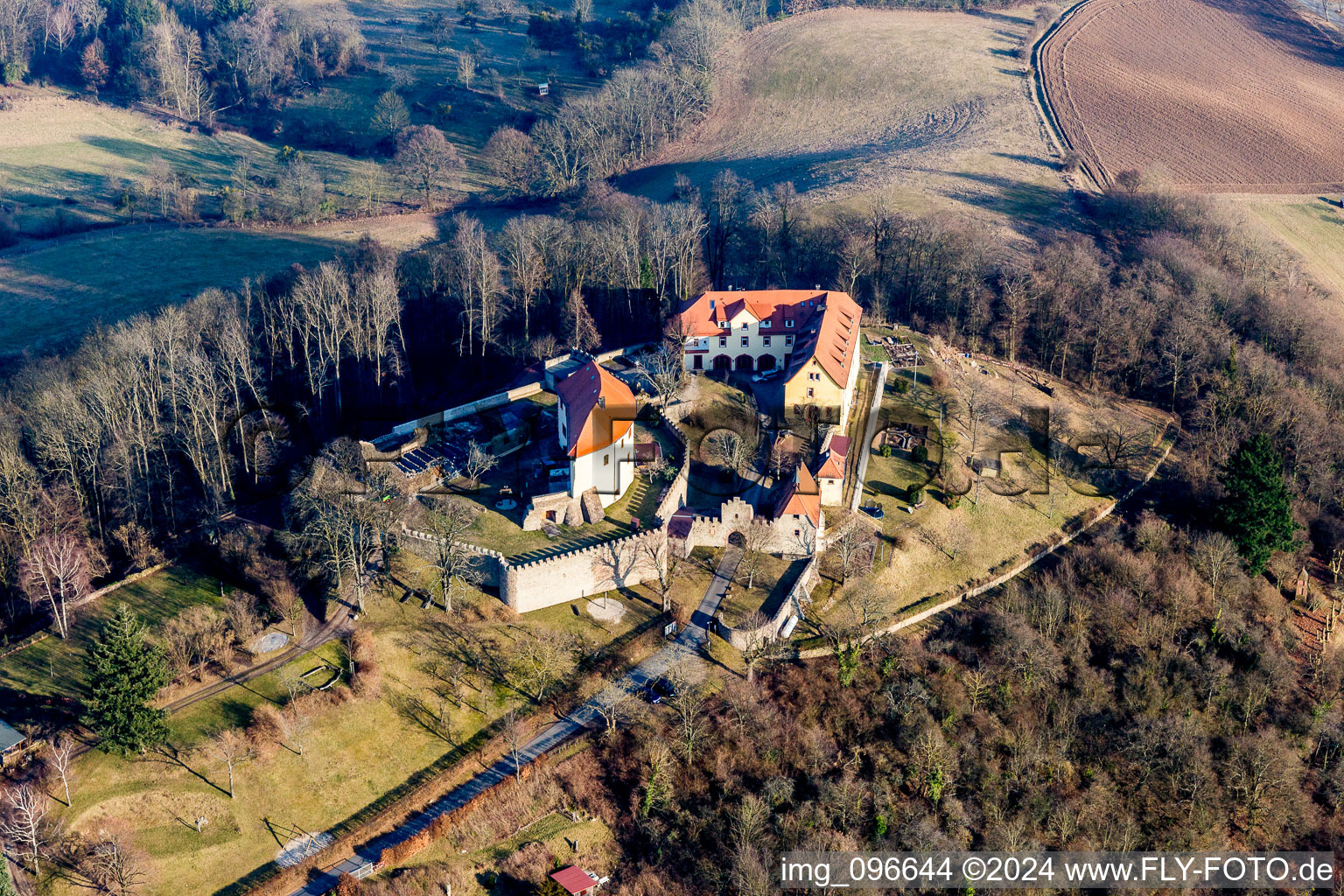Erfahrungsfeld auf der Burganlage des Schloss Reichenberg in Reichelsheim (Odenwald) im Bundesland Hessen, Deutschland