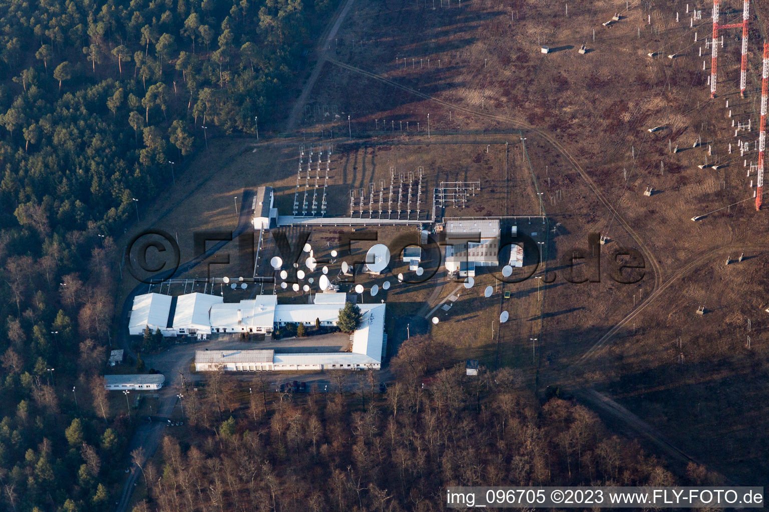 Schrägluftbild von Lampertheim Antennenanlage im Bundesland Hessen, Deutschland