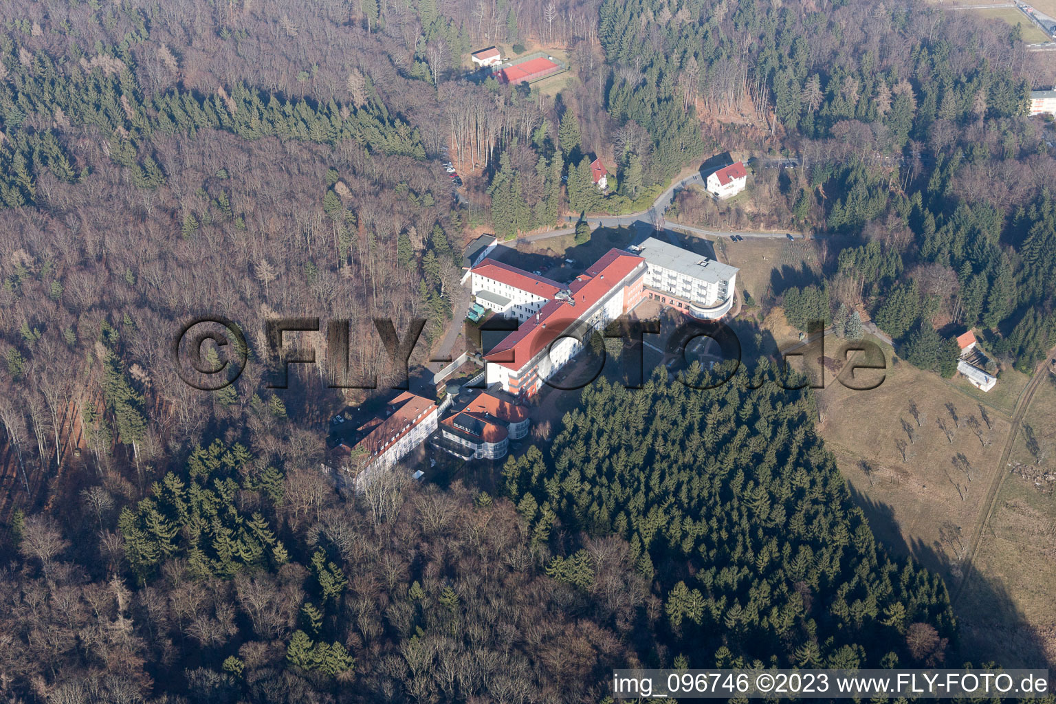 Luftbild von Klinikgelände des Krankenhauses Eleonoren-Klinik in Lindenfels im Bundesland Hessen, Deutschland