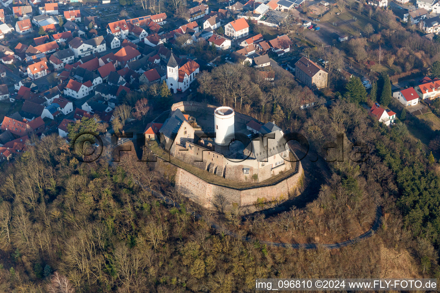 Luftaufnahme von Burganlage der Veste Museum am Burgweg im Ortsteil Hering in Otzberg im Bundesland Hessen, Deutschland