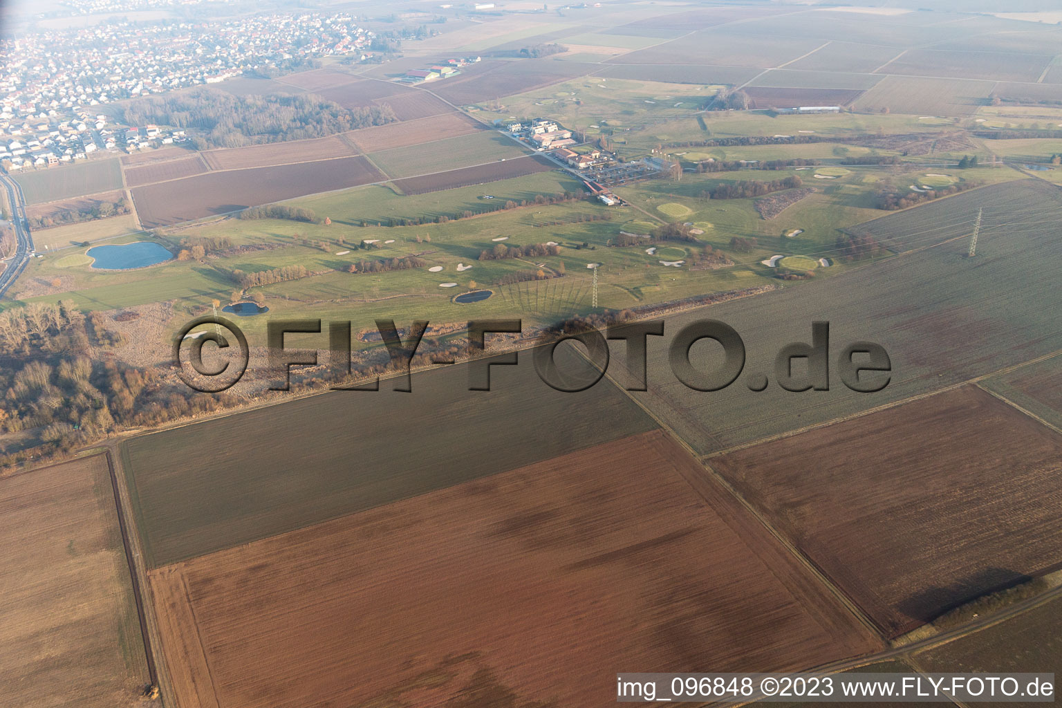 Luftaufnahme von Groß-Zimmern, Golf im Bundesland Hessen, Deutschland