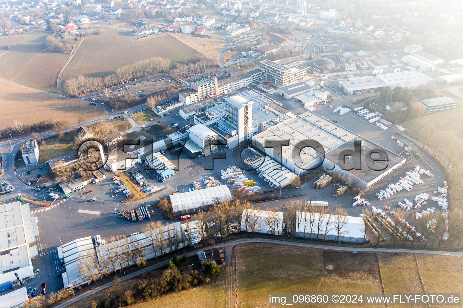 Gebäude und Produktionshallen auf dem Werksgelände DAW SE in Ober-Ramstadt im Bundesland Hessen, Deutschland
