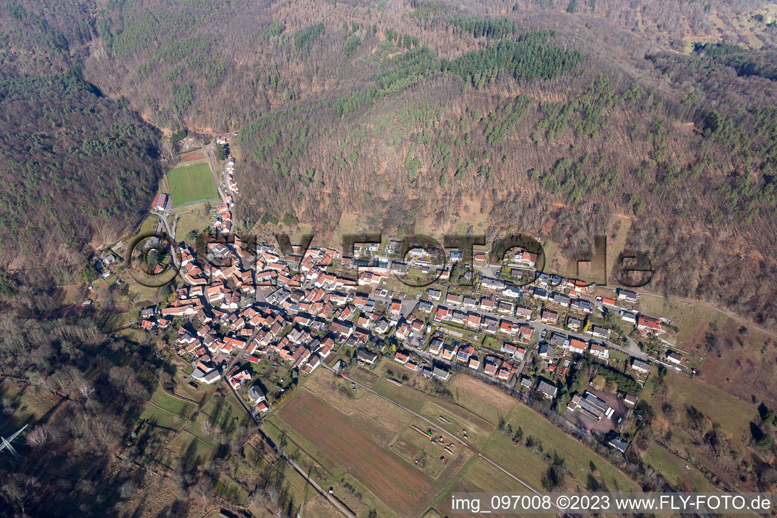 Luftaufnahme von Ortsteil Gräfenhausen in Annweiler am Trifels im Bundesland Rheinland-Pfalz, Deutschland