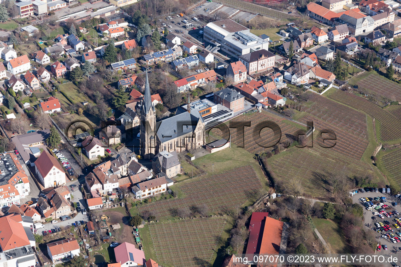 Edenkoben im Bundesland Rheinland-Pfalz, Deutschland von einer Drohne aus