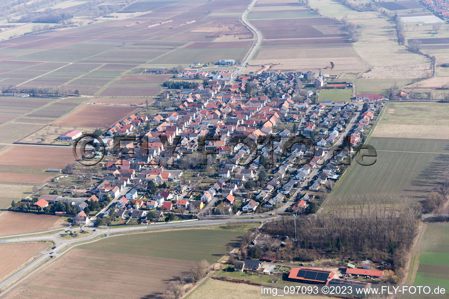 Luftaufnahme von Ortsansicht der Straßen und Häuser der Wohngebiete in Altdorf im Bundesland Rheinland-Pfalz, Deutschland