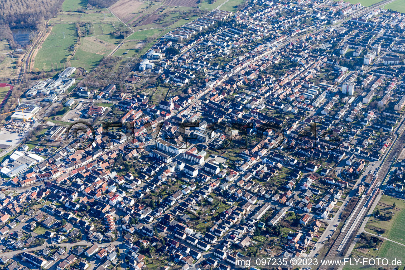 Luftaufnahme von Hauptstr im Ortsteil Blankenloch in Stutensee im Bundesland Baden-Württemberg, Deutschland