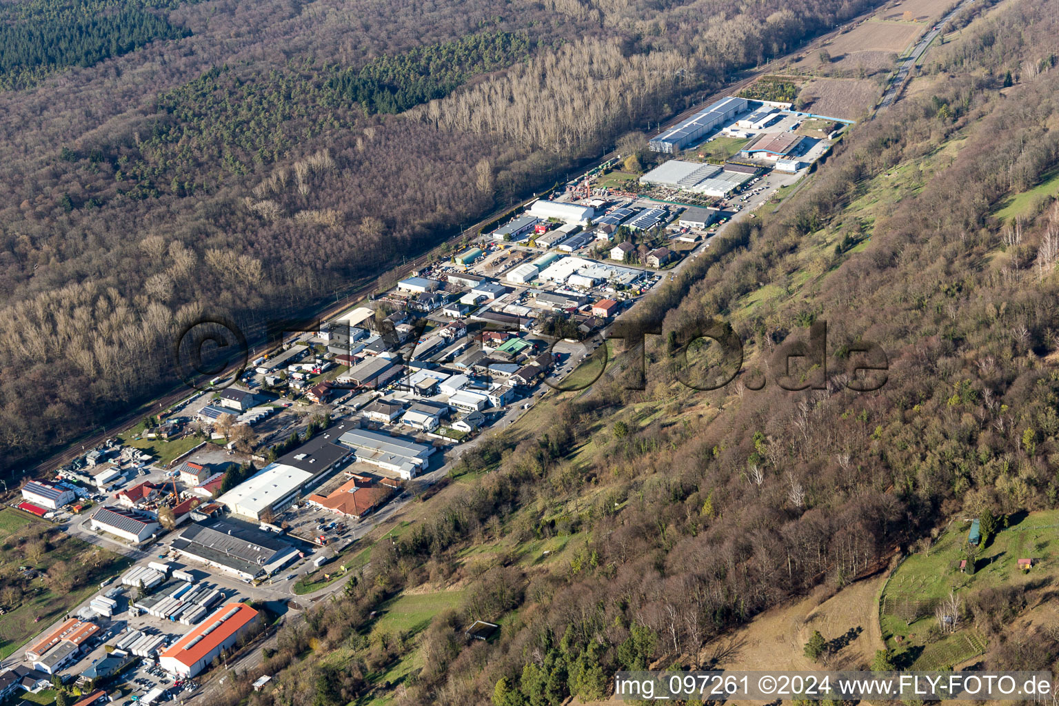 Luftbild von Industriegebiet Im Schollengarten im Ortsteil Untergrombach in Bruchsal im Bundesland Baden-Württemberg, Deutschland
