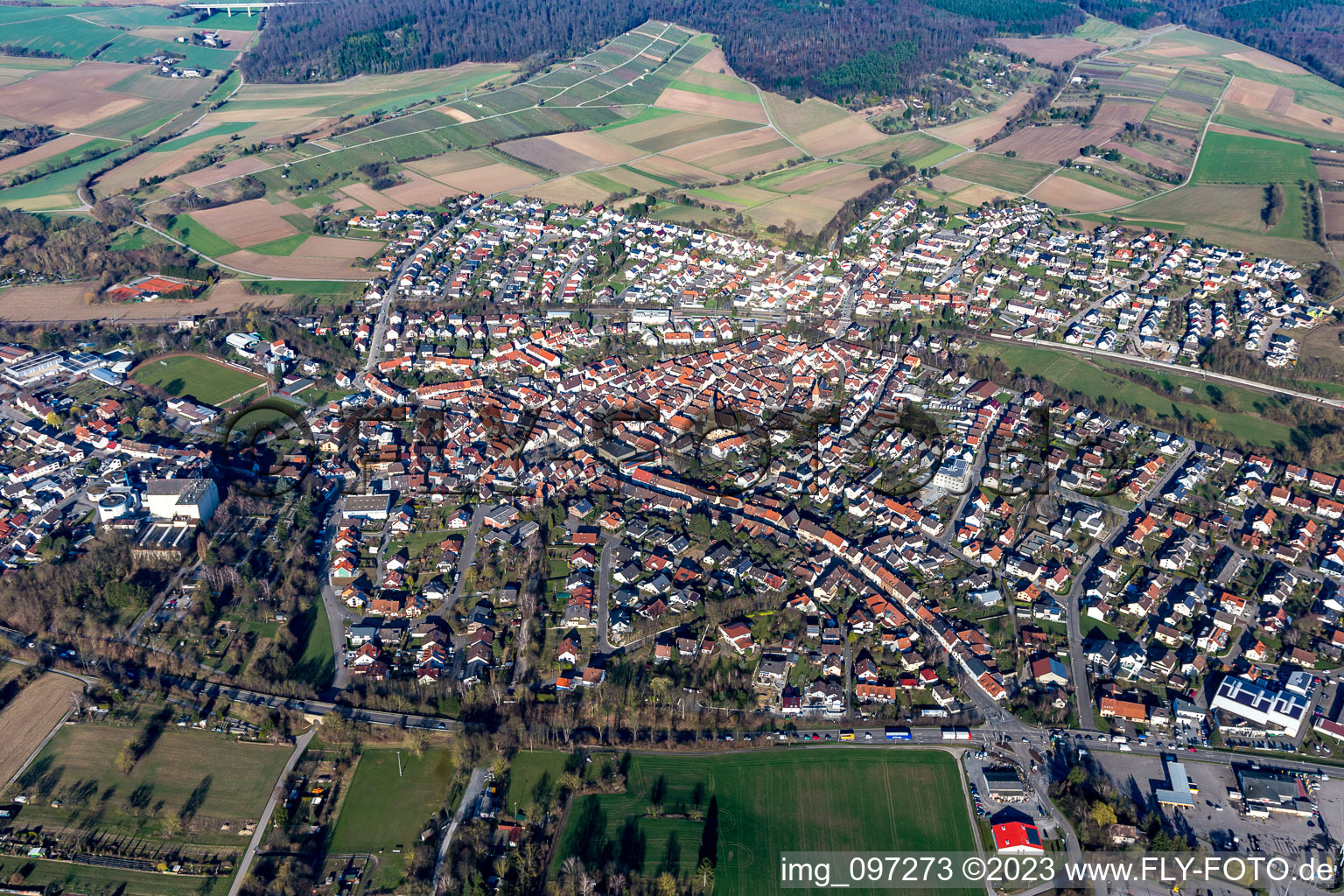 Luftbild von Ortsteil Heidelsheim in Bruchsal im Bundesland Baden-Württemberg, Deutschland