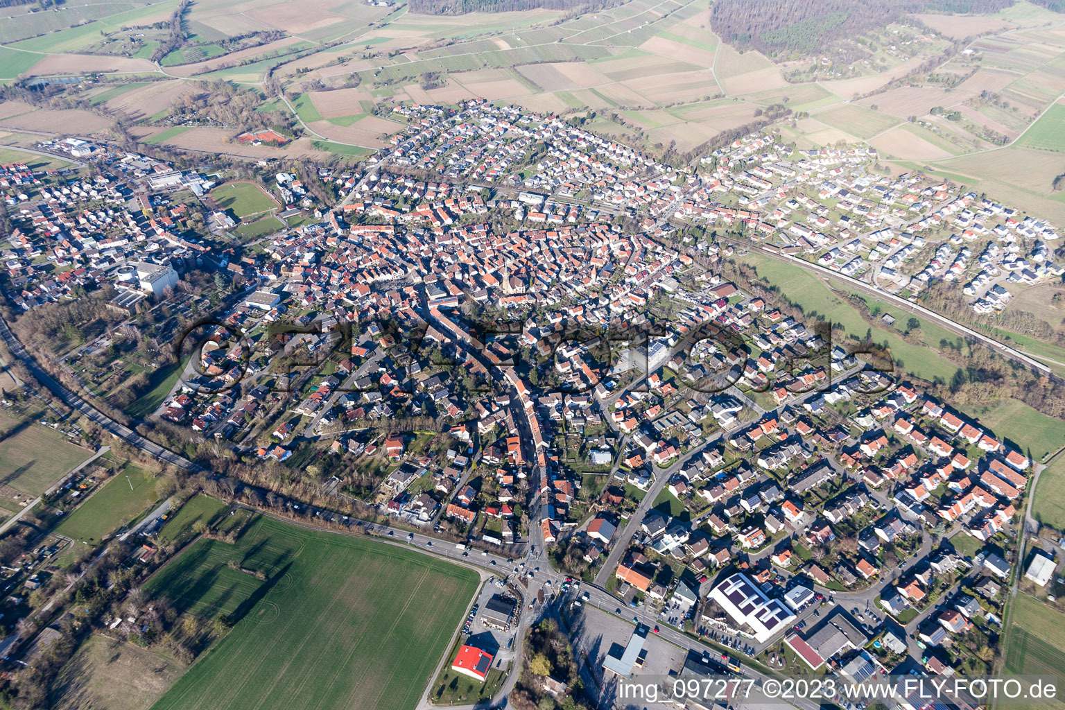 Luftaufnahme von Ortsteil Heidelsheim in Bruchsal im Bundesland Baden-Württemberg, Deutschland