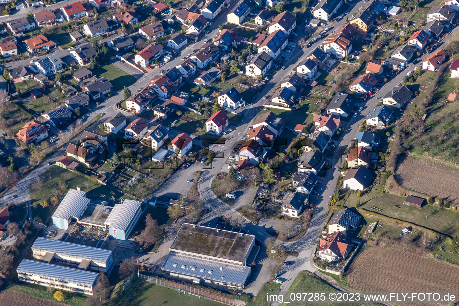 Luftaufnahme von Ortsteil Unteröwisheim in Kraichtal im Bundesland Baden-Württemberg, Deutschland