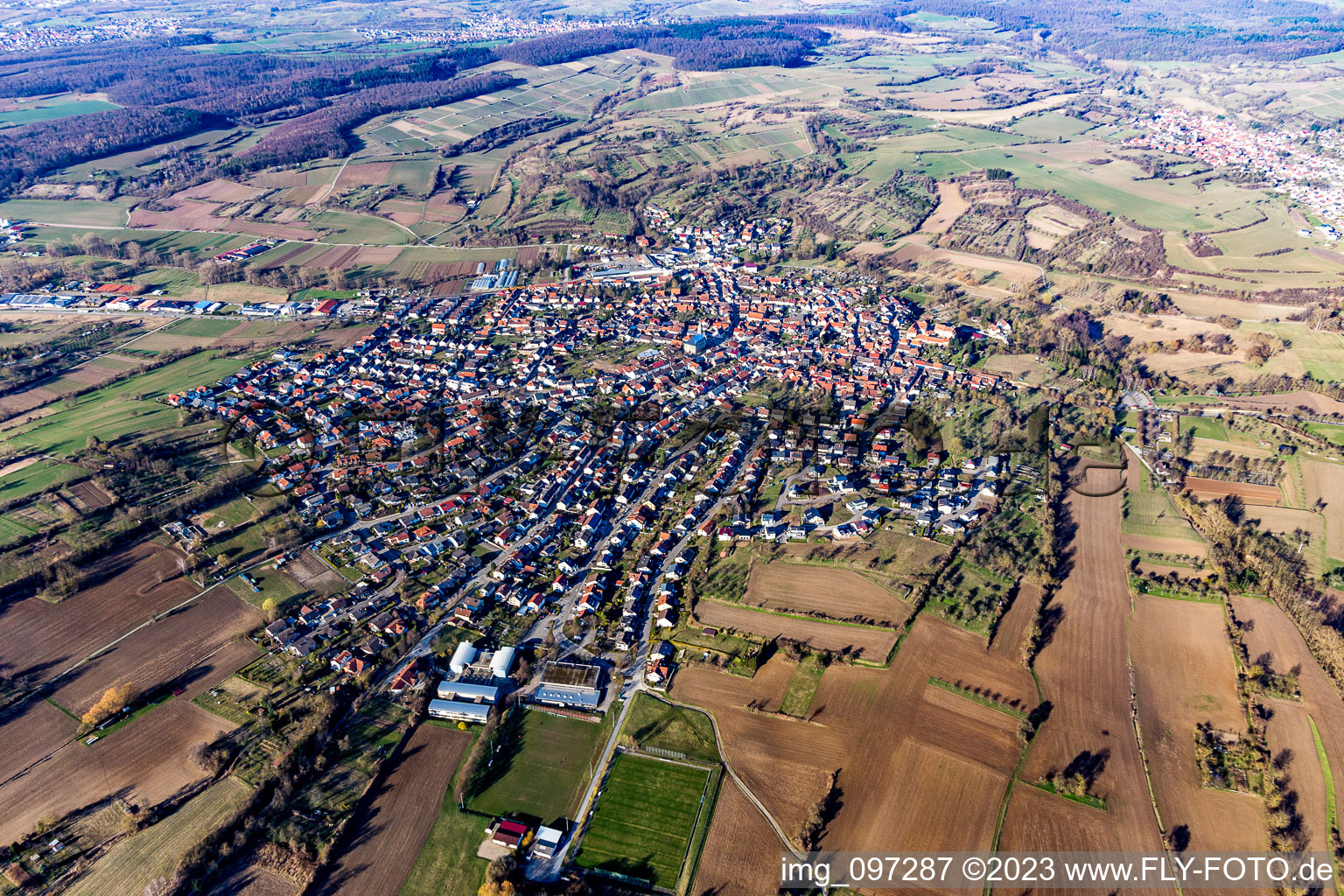 Ortsteil Unteröwisheim in Kraichtal im Bundesland Baden-Württemberg, Deutschland von oben