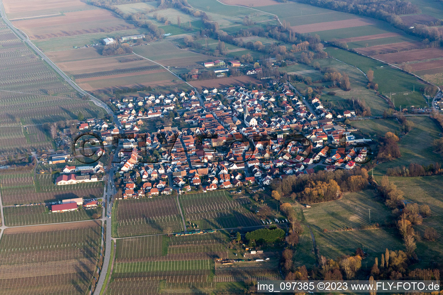 Drohnenbild von Edenkoben im Bundesland Rheinland-Pfalz, Deutschland
