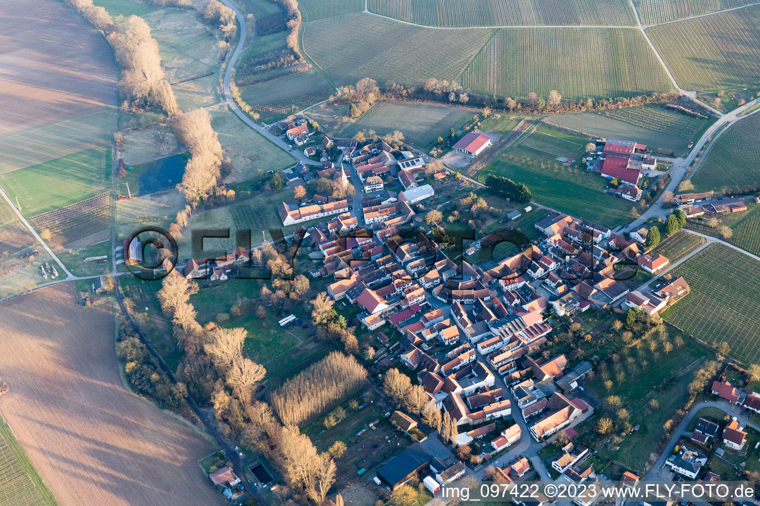 Ortsteil Klingen in Heuchelheim-Klingen im Bundesland Rheinland-Pfalz, Deutschland aus der Luft