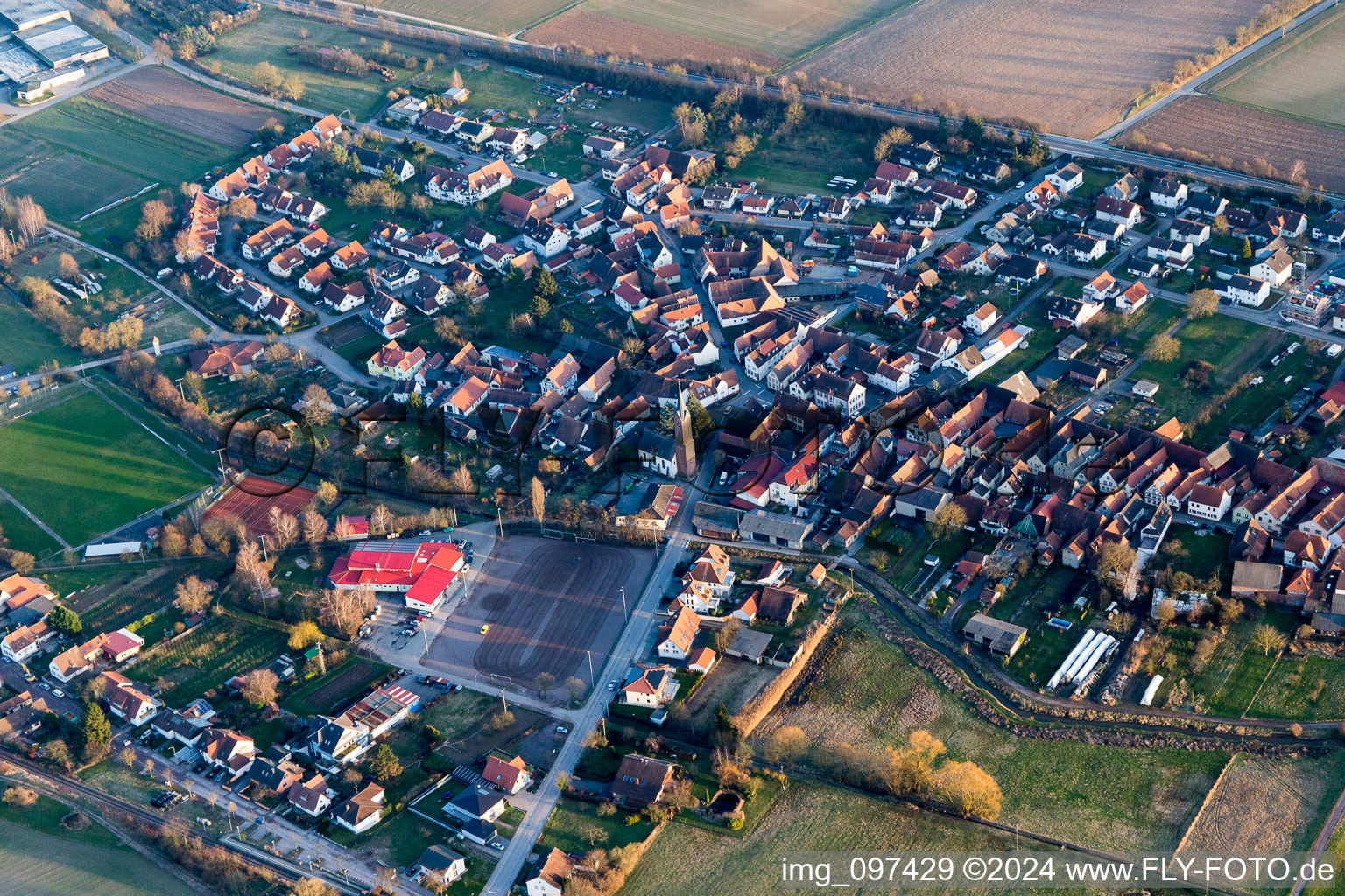 Schrägluftbild von Festplatz im Ortsteil Drusweiler in Kapellen-Drusweiler im Bundesland Rheinland-Pfalz, Deutschland