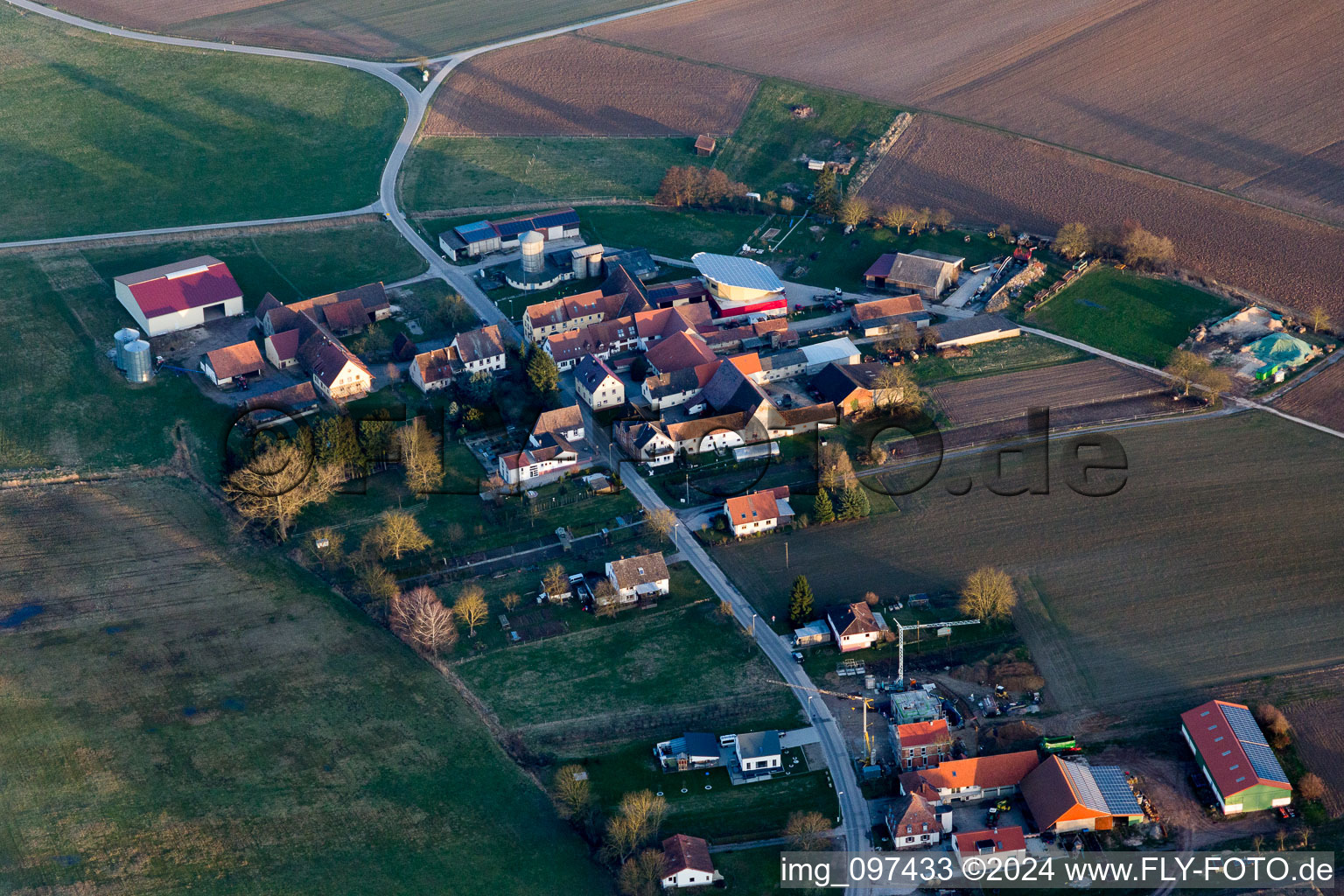 Ortsteil Deutschhof in Kapellen-Drusweiler im Bundesland Rheinland-Pfalz, Deutschland von oben gesehen