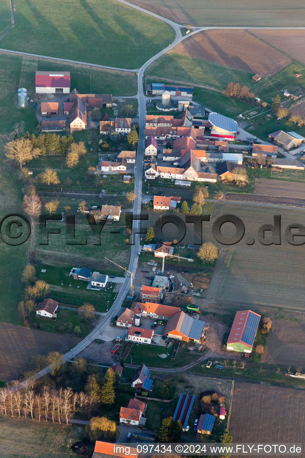 Ortsteil Deutschhof in Kapellen-Drusweiler im Bundesland Rheinland-Pfalz, Deutschland vom Flugzeug aus