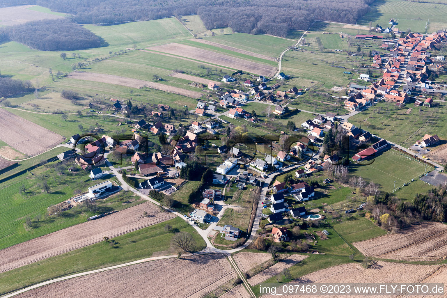Schrägluftbild von Eschbach im Bundesland Bas-Rhin, Frankreich