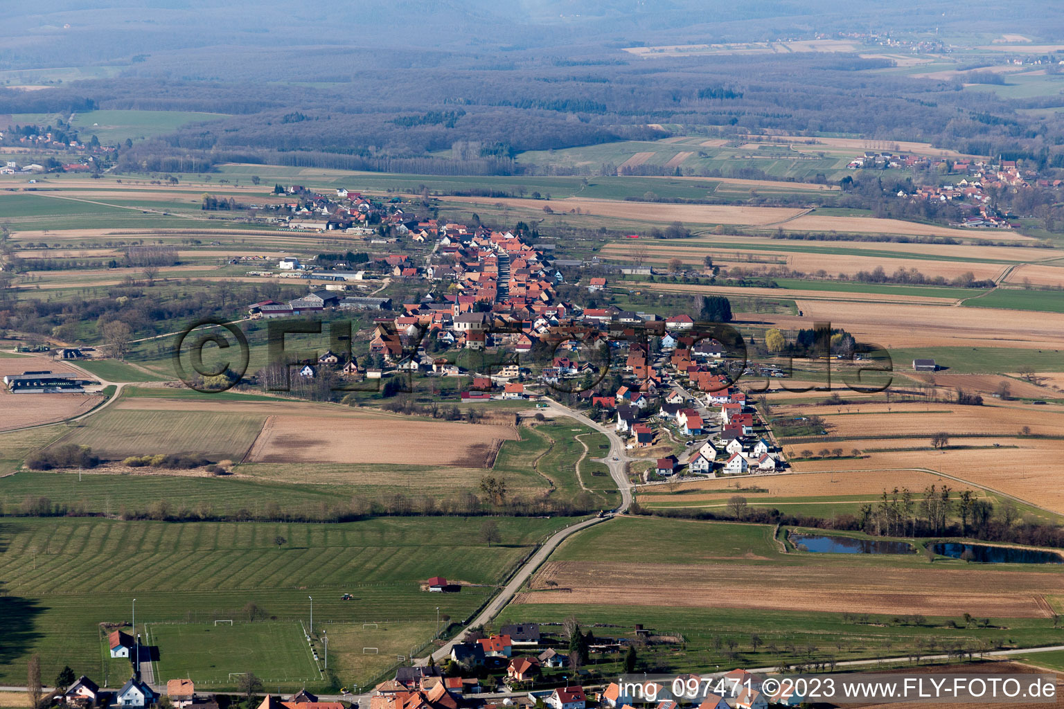 Eschbach im Bundesland Bas-Rhin, Frankreich von oben gesehen