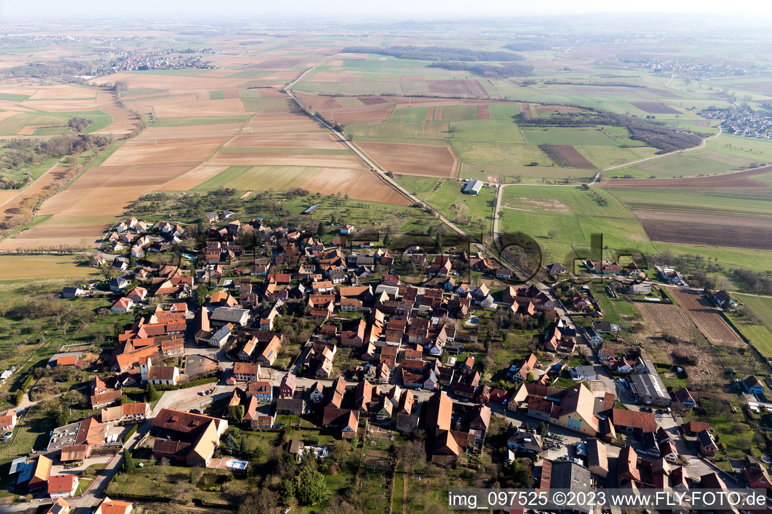 Drohnenaufname von Ettendorf im Bundesland Bas-Rhin, Frankreich