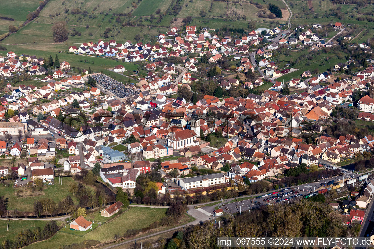 Dorf - Ansicht in Dettwiller in Grand Est im Bundesland Bas-Rhin, Frankreich