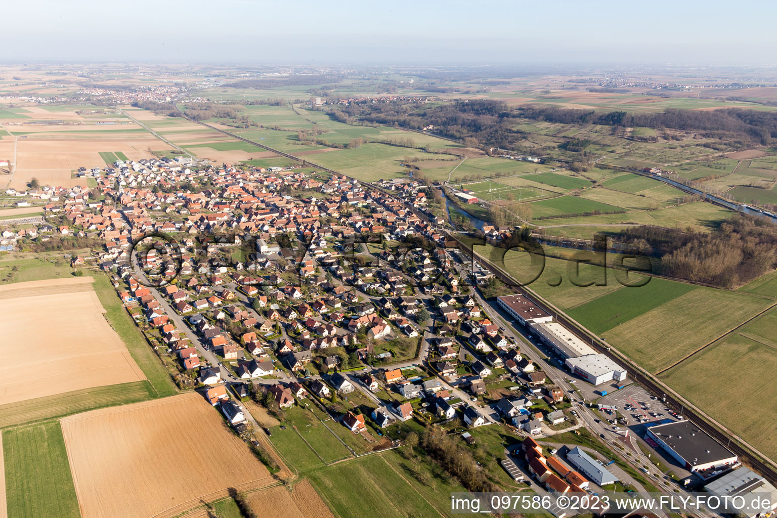 Hochfelden im Bundesland Bas-Rhin, Frankreich aus der Luft