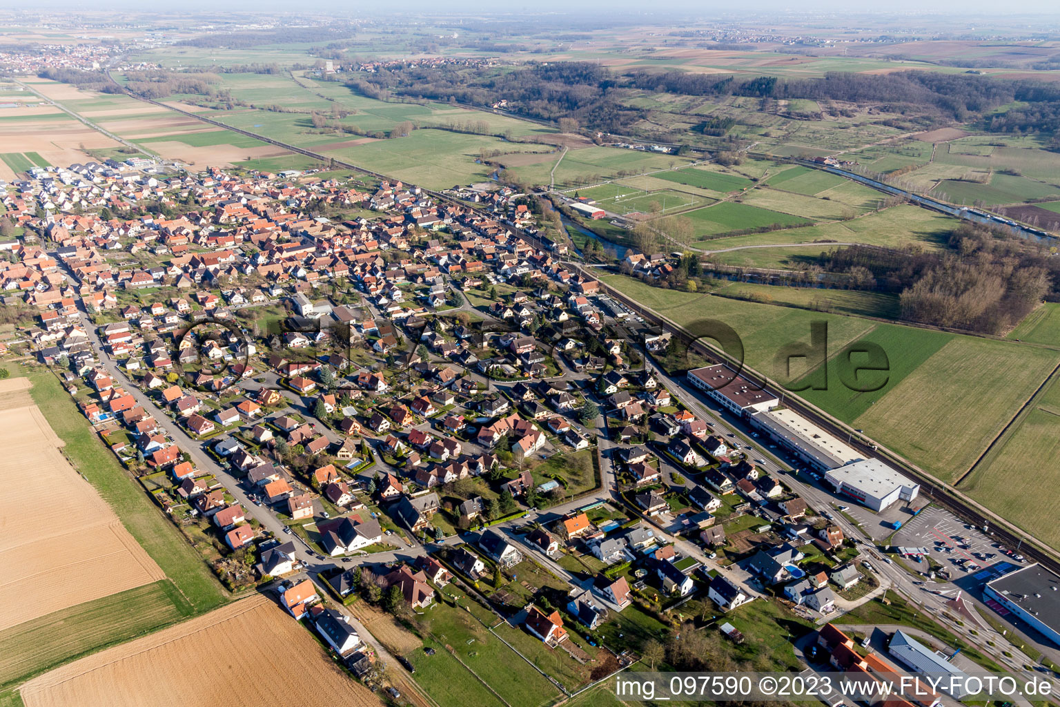 Hochfelden im Bundesland Bas-Rhin, Frankreich aus der Luft betrachtet