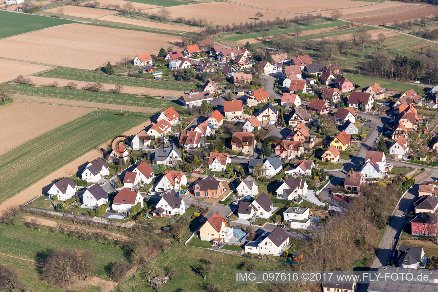 Drohnenbild von Schwindratzheim im Bundesland Bas-Rhin, Frankreich