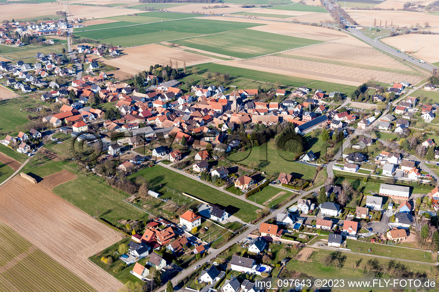 Luftbild von Bernolsheim im Bundesland Bas-Rhin, Frankreich