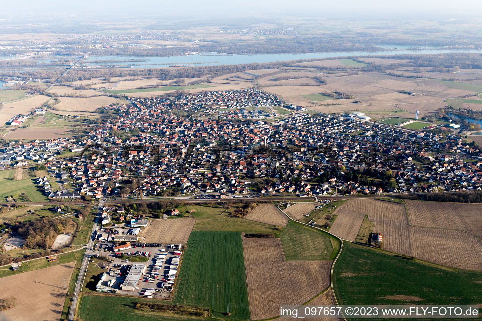 Gambsheim im Bundesland Bas-Rhin, Frankreich von oben gesehen