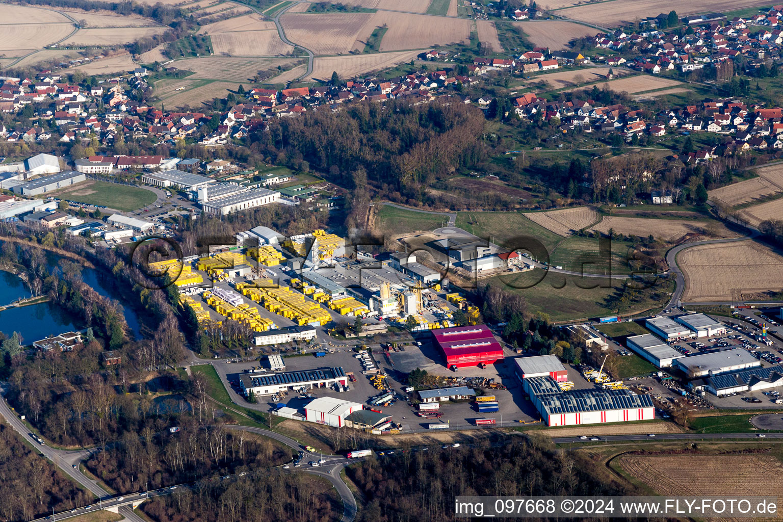 Luftaufnahme von Gebäude und Produktionshallen auf dem Werksgelände Xella Deutschland GmbH im Ortsteil Freistett in Rheinau im Bundesland Baden-Württemberg