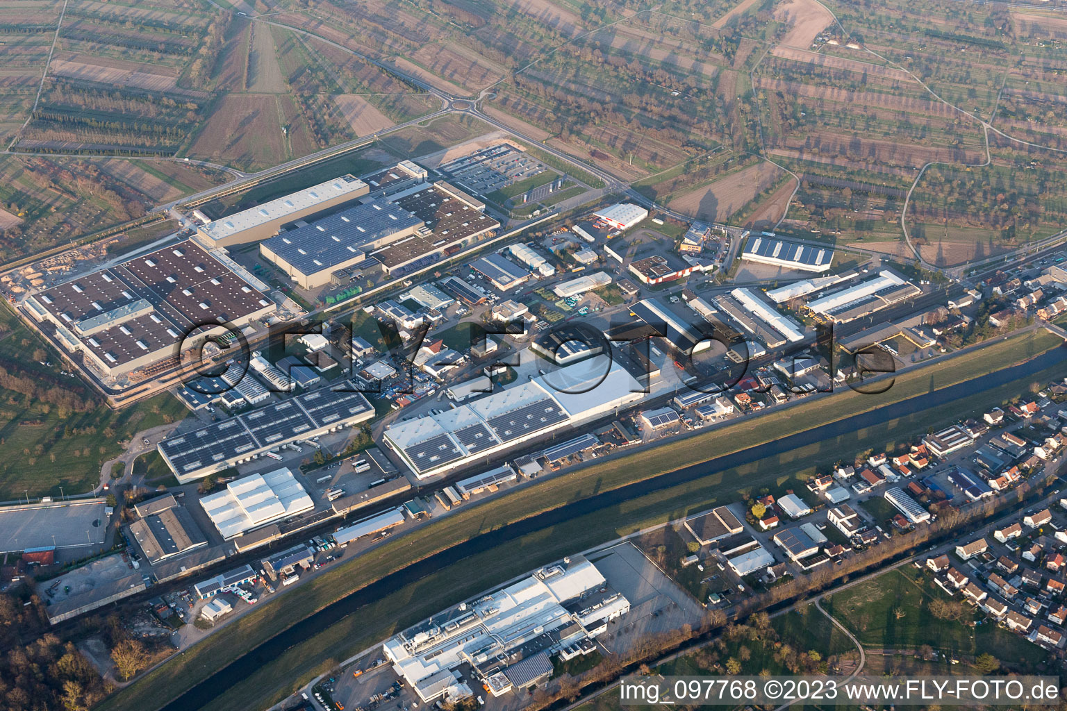 Luftbild von Bischweier Industriegebiet im Bundesland Baden-Württemberg, Deutschland