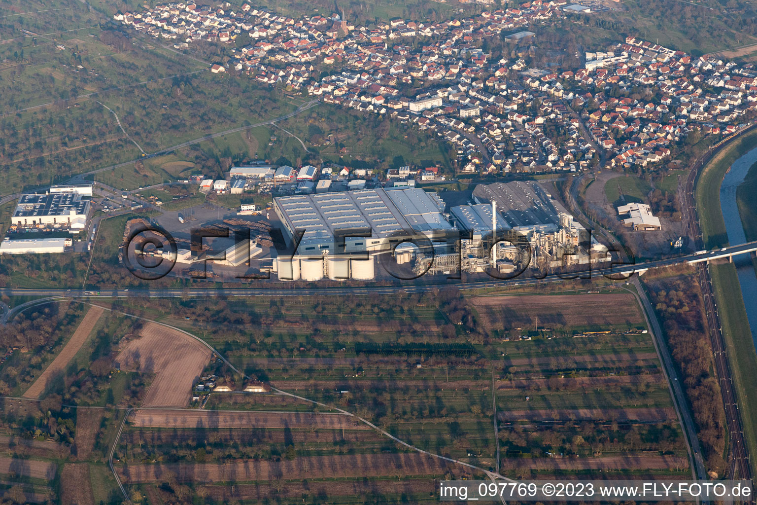 Luftaufnahme von Bischweier Industriegebiet im Bundesland Baden-Württemberg, Deutschland