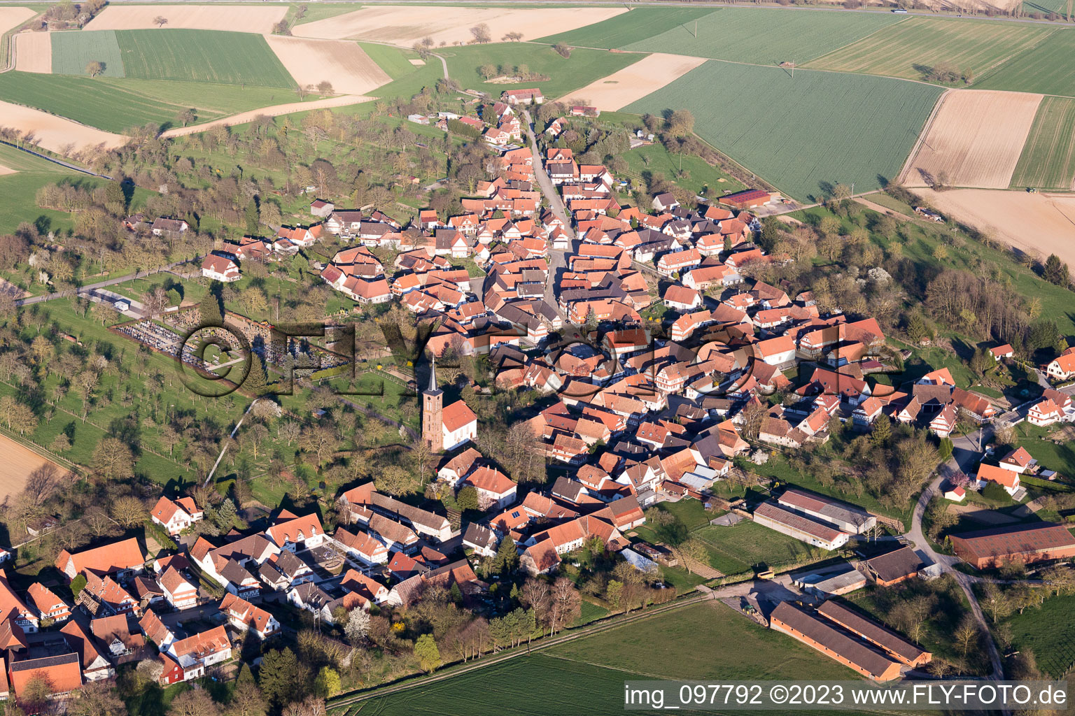 Luftaufnahme von Hunspach im Bundesland Bas-Rhin, Frankreich