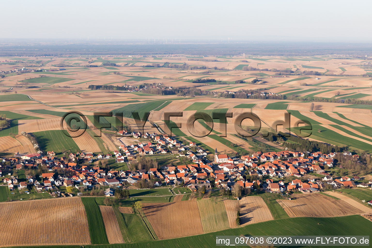 Drohnenbild von Oberrœdern im Bundesland Bas-Rhin, Frankreich