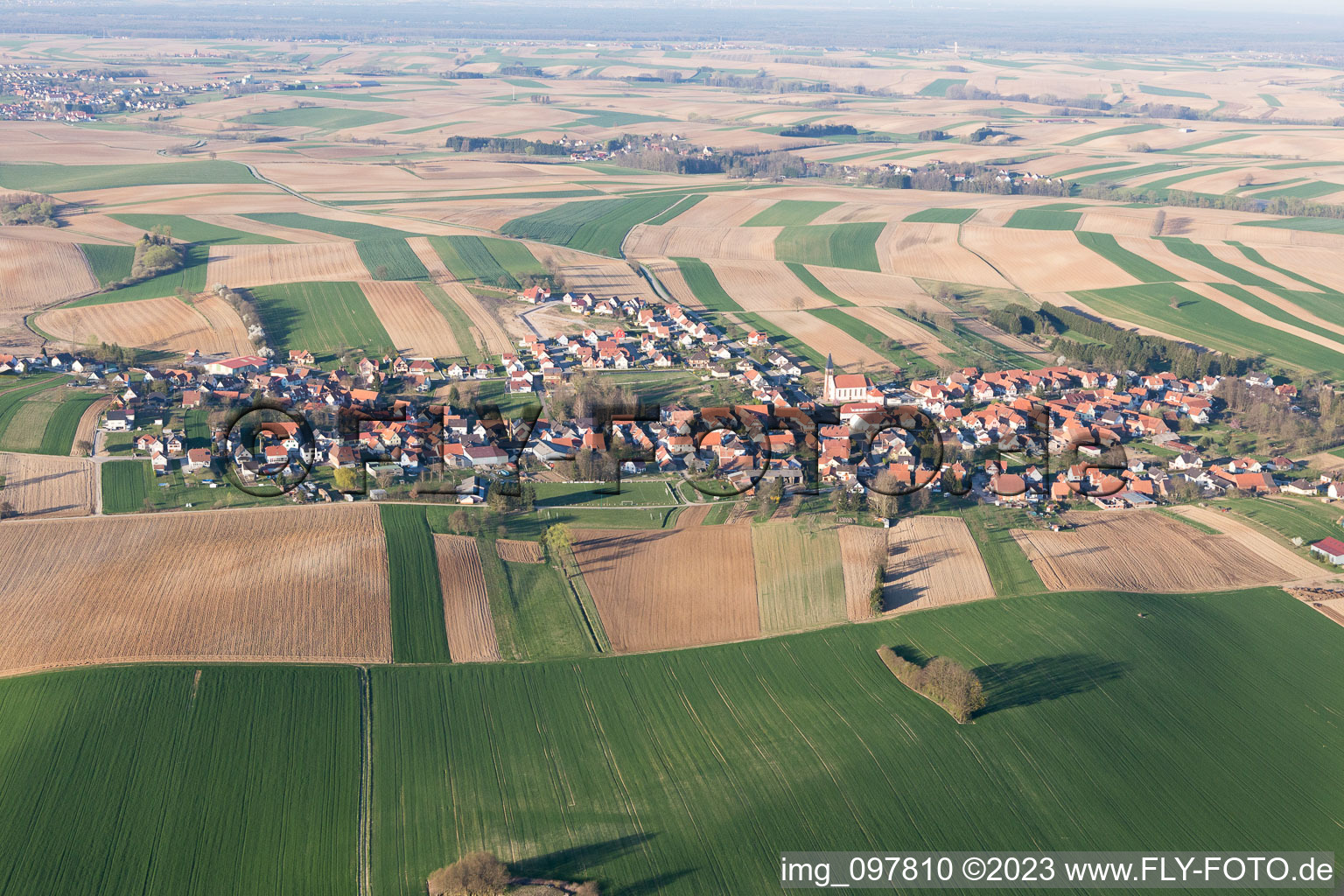 Oberrœdern im Bundesland Bas-Rhin, Frankreich aus der Drohnenperspektive