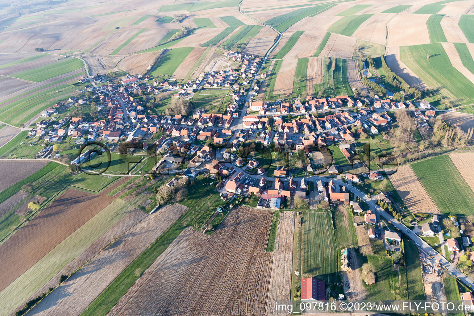 Luftaufnahme von Aschbach im Bundesland Bas-Rhin, Frankreich