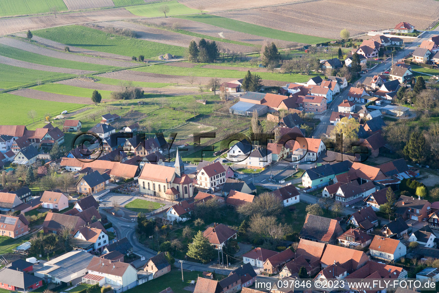 Drohnenaufname von Oberlauterbach im Bundesland Bas-Rhin, Frankreich