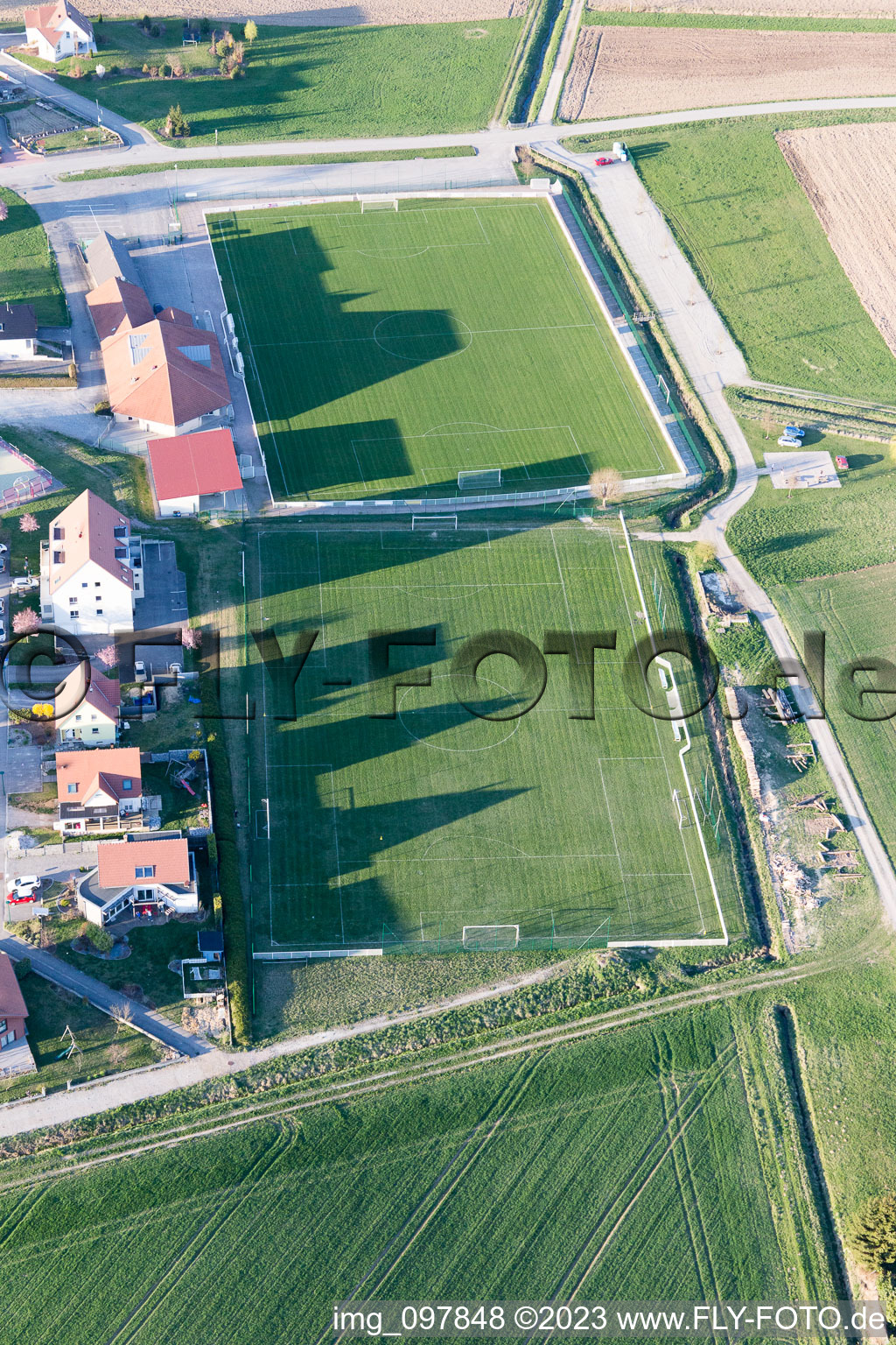 Oberlauterbach im Bundesland Bas-Rhin, Frankreich aus der Drohnenperspektive